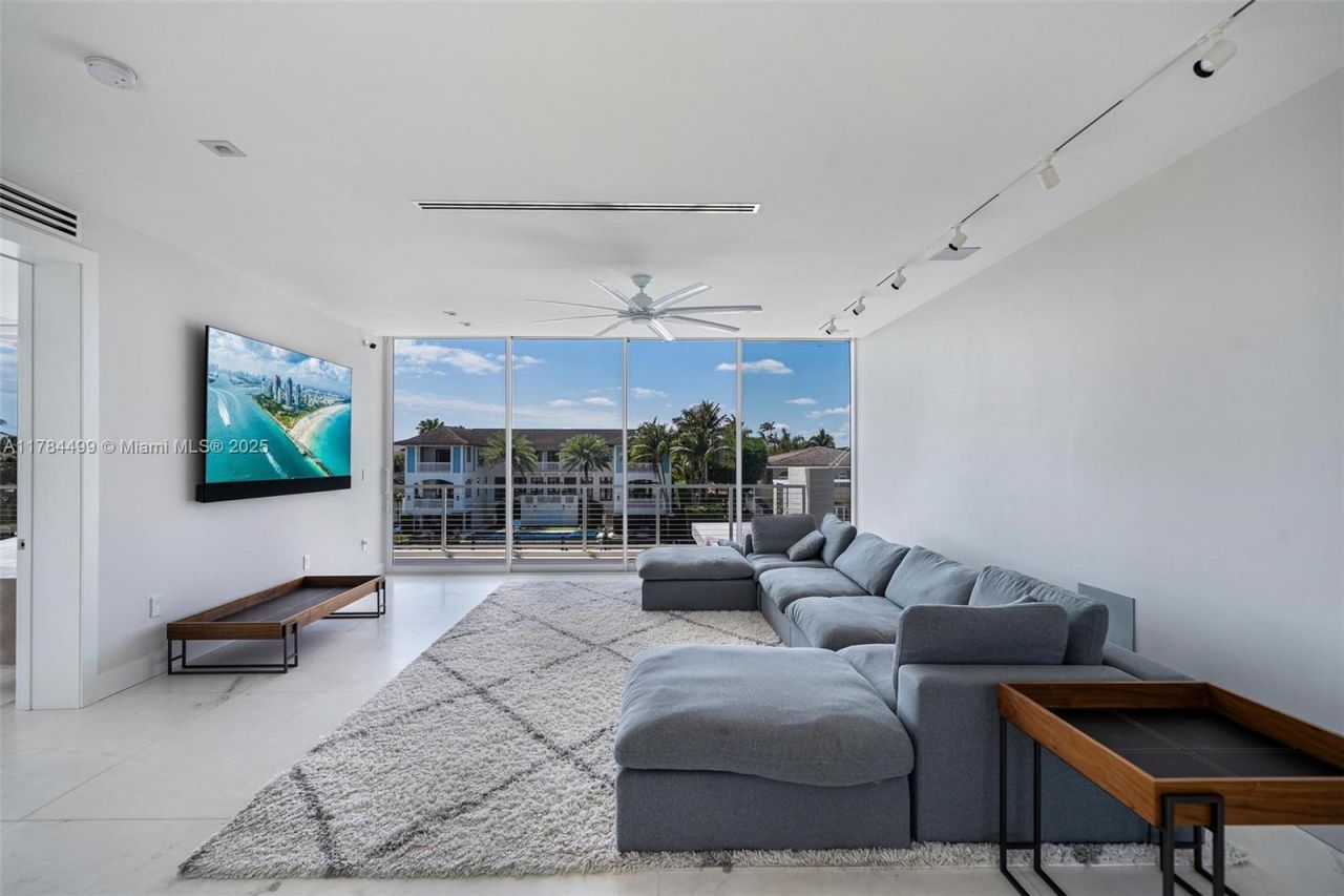 830 Lugo Ave, Coral Gables, FL 33156 Photo