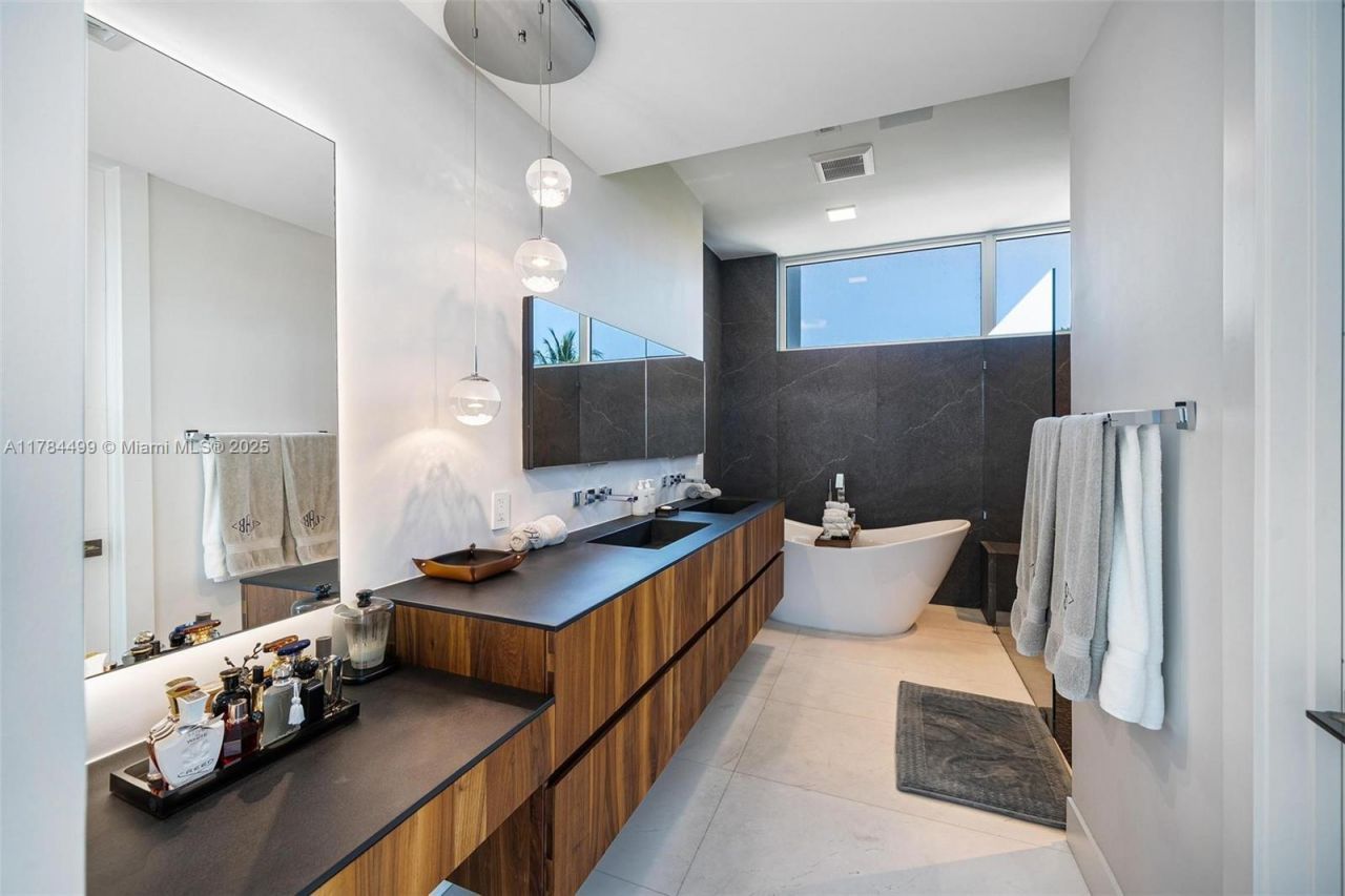 830 Lugo Ave, Coral Gables, FL 33156 Photo