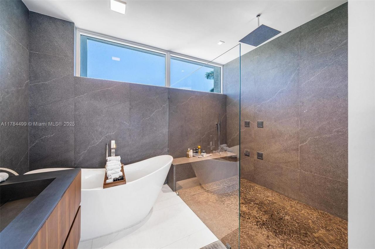 830 Lugo Ave, Coral Gables, FL 33156 Photo