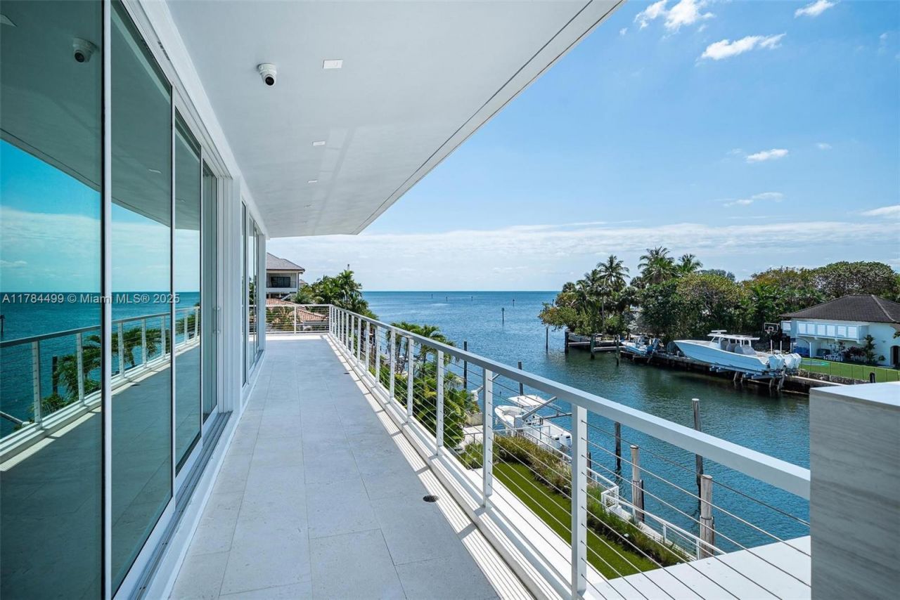 830 Lugo Ave, Coral Gables, FL 33156 Photo