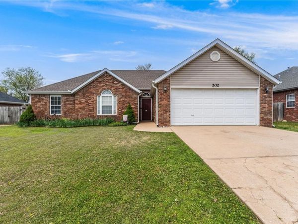 202 Shane Drive, Centerton, AR 72719