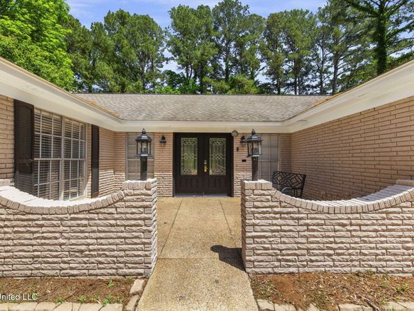 125 Lakeview Drive, Canton, MS 39046