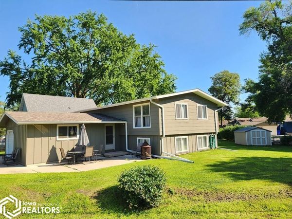 15257 Thoburn Avenue, Clear Lake, IA 50428