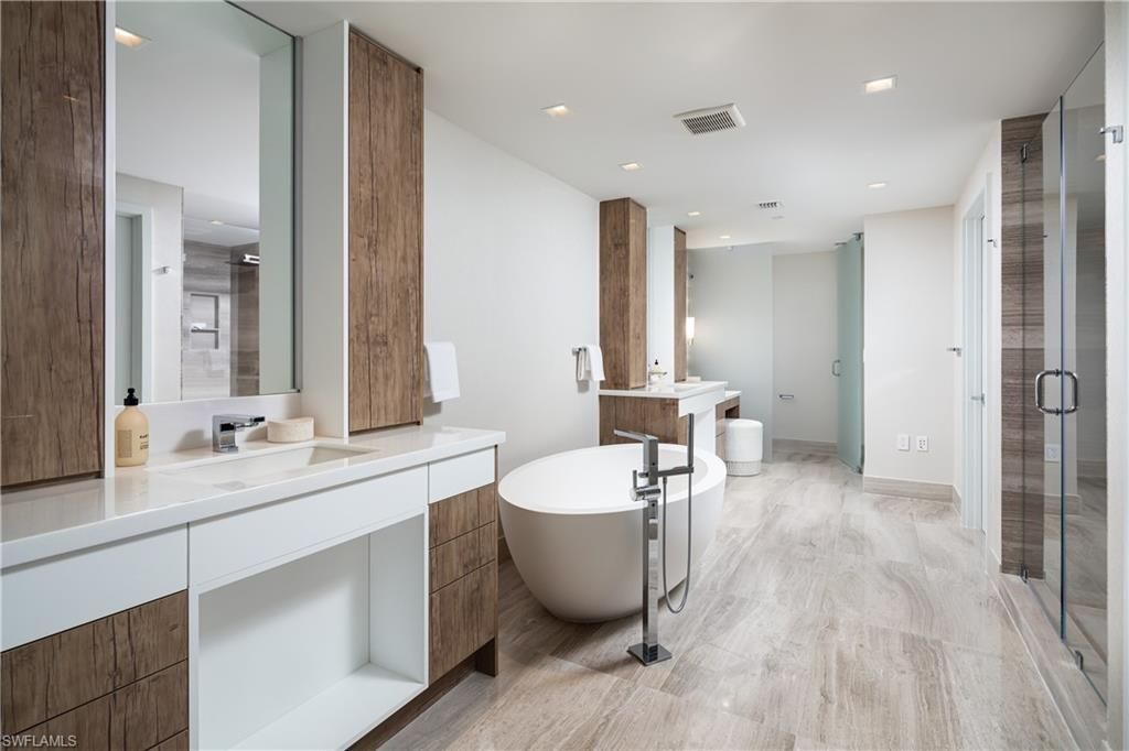 6897 Grenadier Blvd, Unit 1602, Naples, FL 34108 Photo