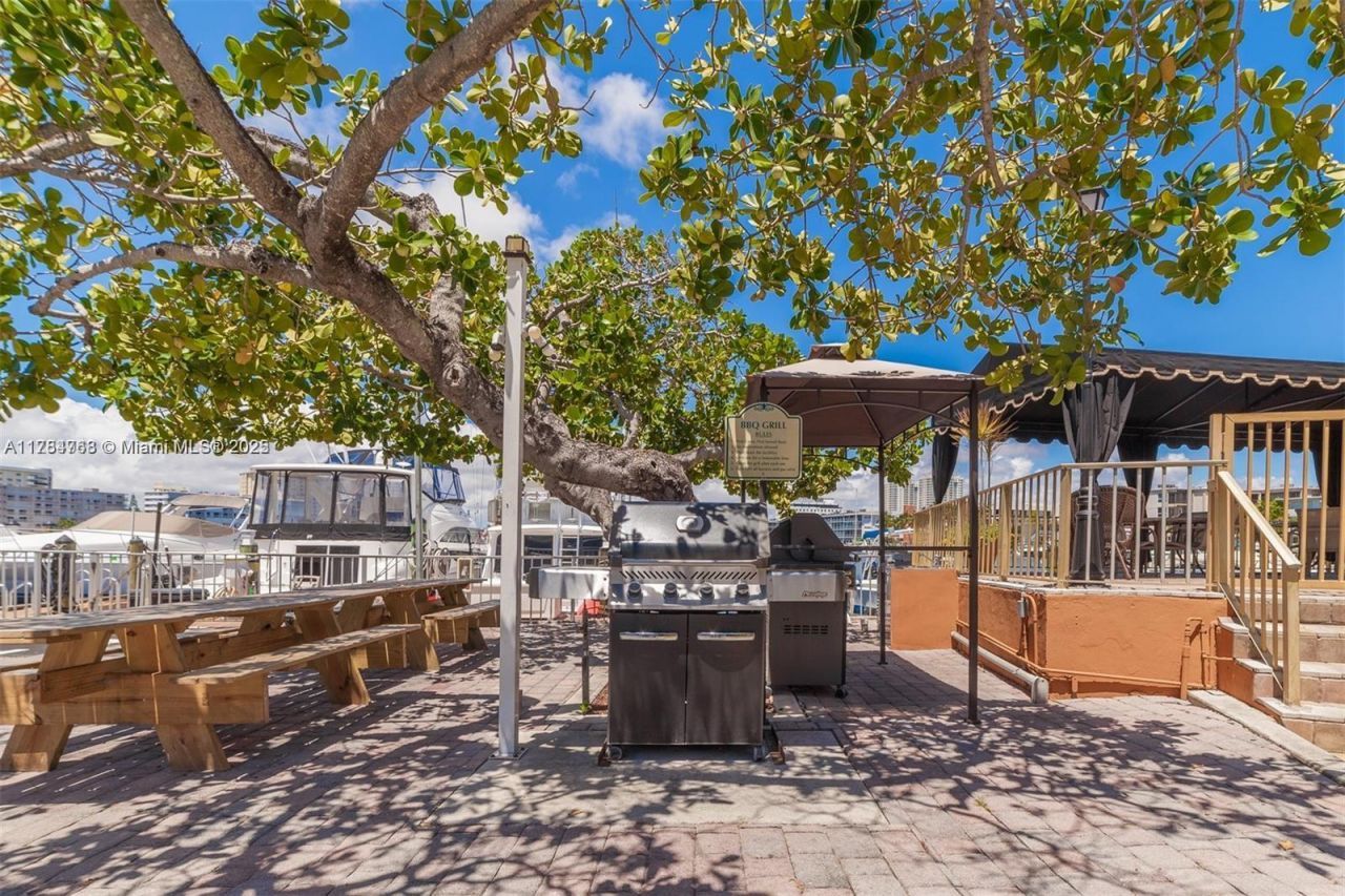 100 Golden Isles Dr, Unit PH 1, Hallandale Beach, FL 33009 Photo