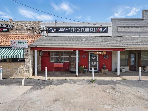 206 W Mccart Street, Krum, TX 76249