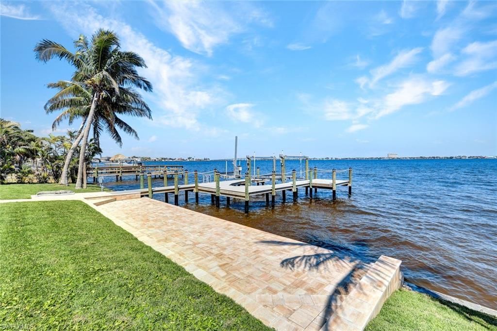 5249 Nautilus Dr, Cape Coral, FL 33904 Photo