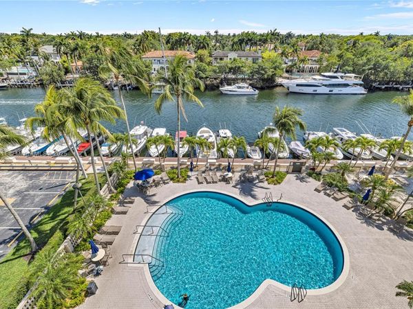 90 Edgewater Dr, Unit 624, Coral Gables, FL 33133