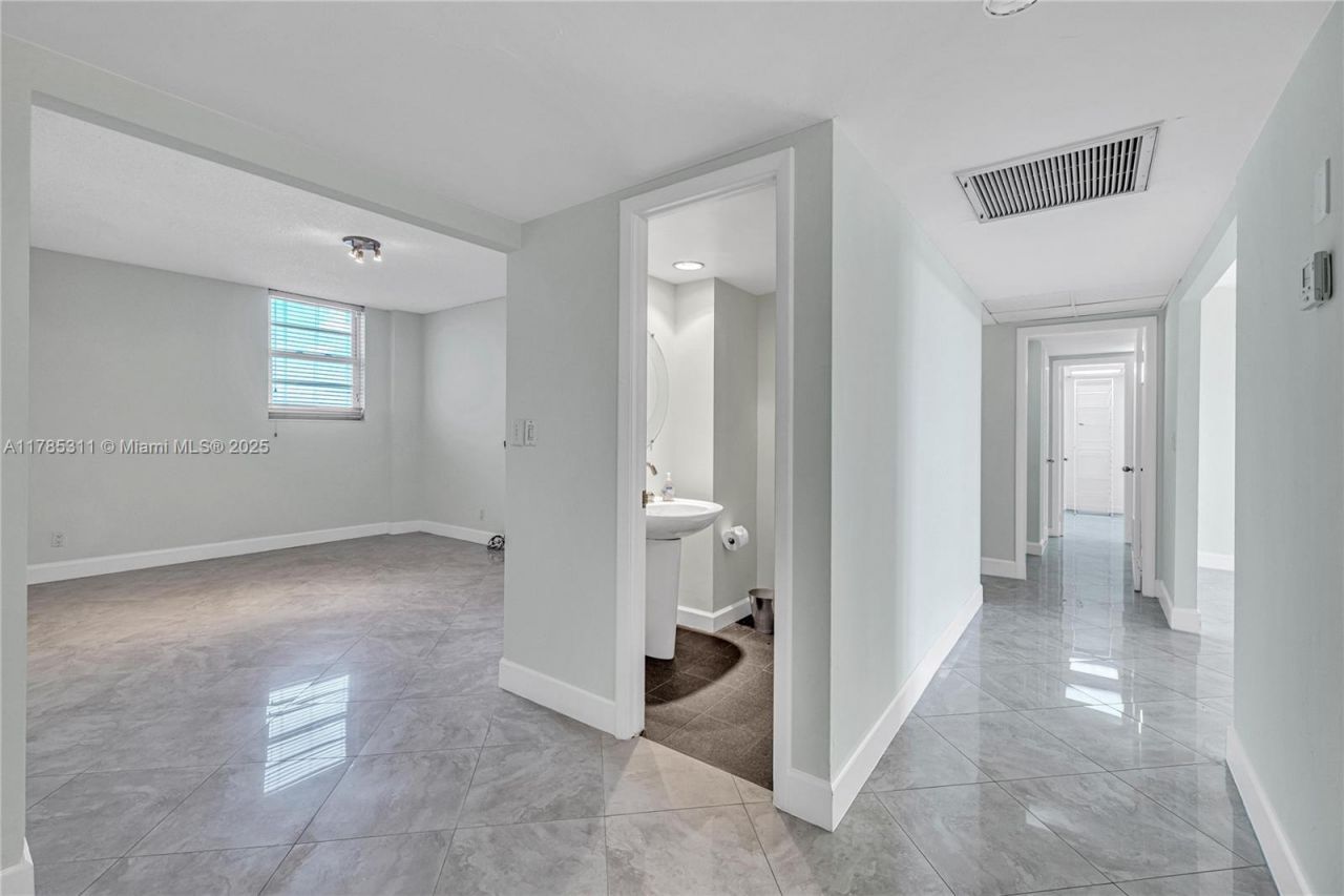 90 Edgewater Dr, Unit 624, Coral Gables, FL 33133 Photo