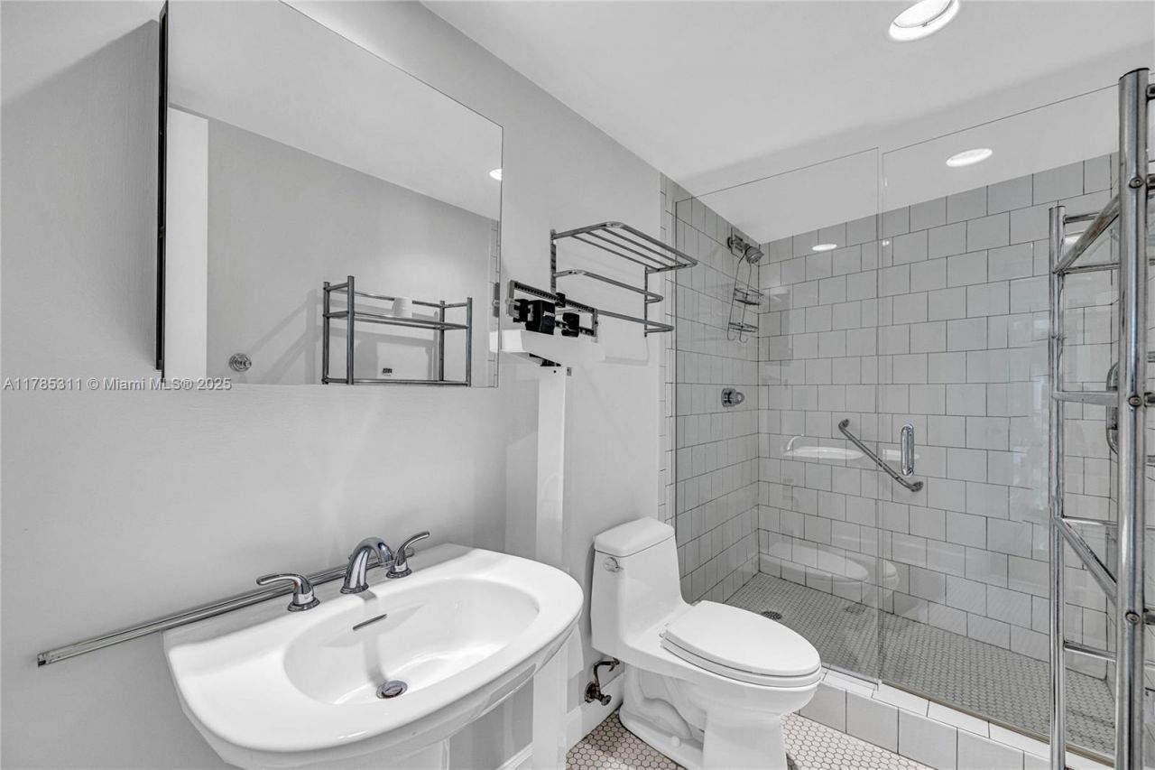 90 Edgewater Dr, Unit 624, Coral Gables, FL 33133 Photo