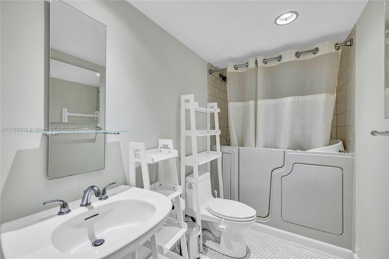 90 Edgewater Dr, Unit 624, Coral Gables, FL 33133 Photo