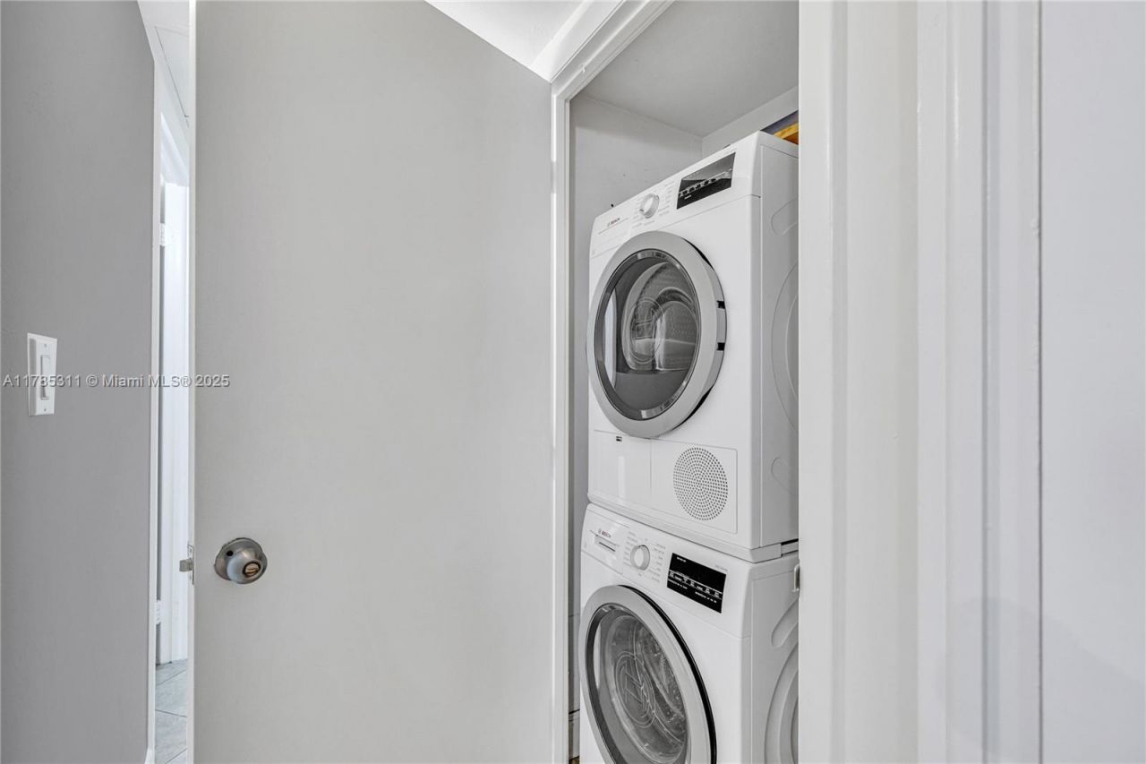 90 Edgewater Dr, Unit 624, Coral Gables, FL 33133 Photo