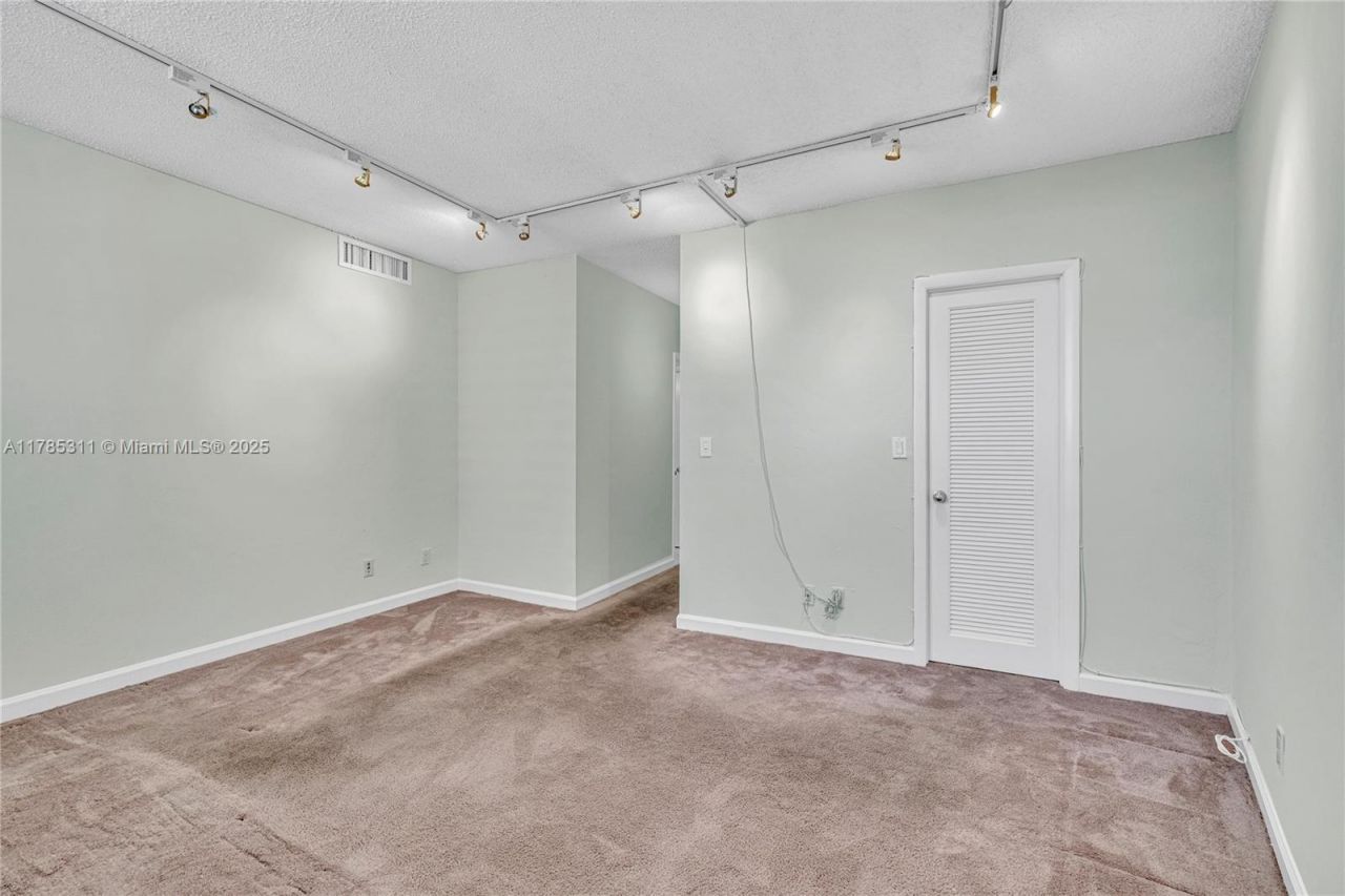 90 Edgewater Dr, Unit 624, Coral Gables, FL 33133 Photo