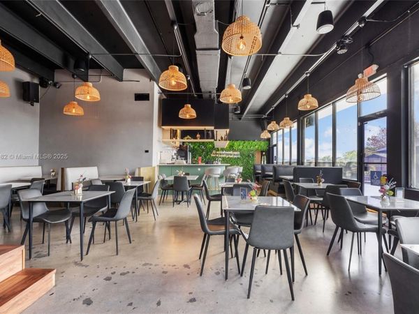 10648 FOUNTAINBLEAU BLVD, Miami, FL 33172