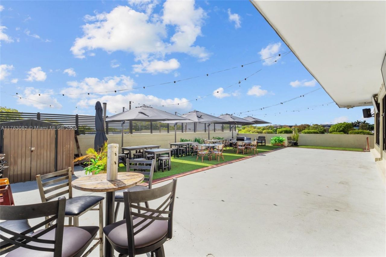 10648 Fountainbleau Blvd, Miami, FL 33172 Photo