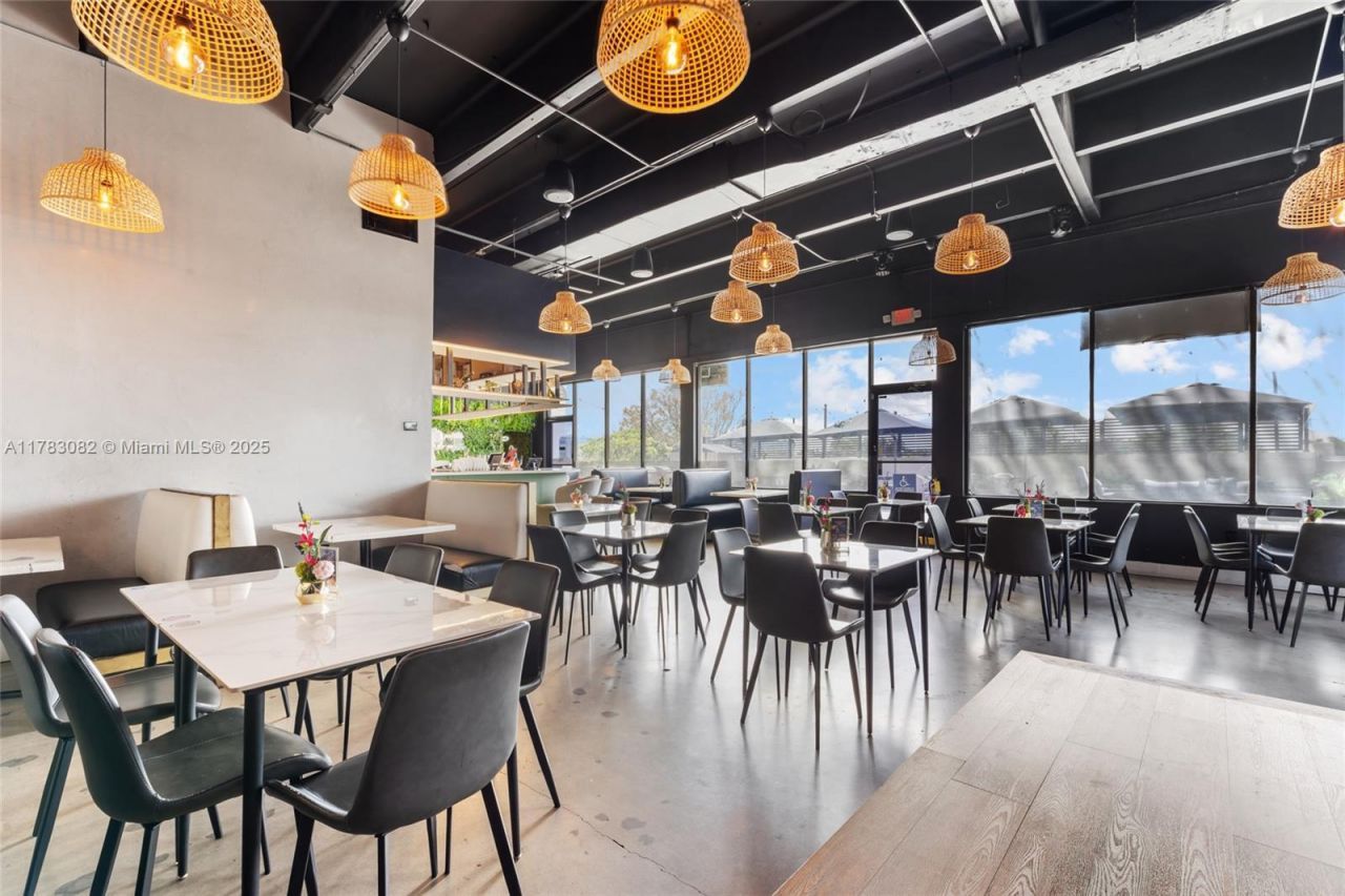 10648 Fountainbleau Blvd, Miami, FL 33172 Photo