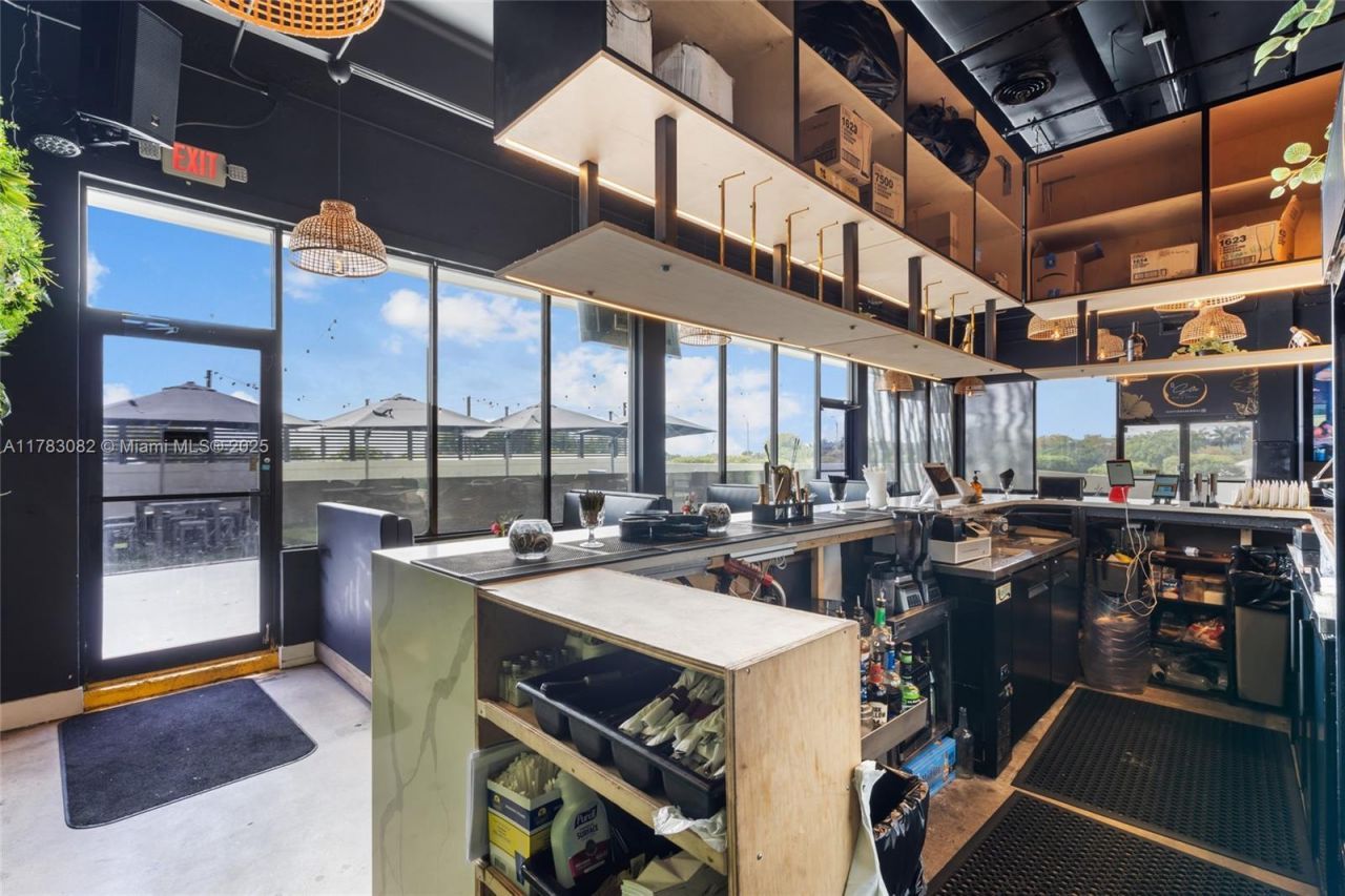 10648 Fountainbleau Blvd, Miami, FL 33172 Photo