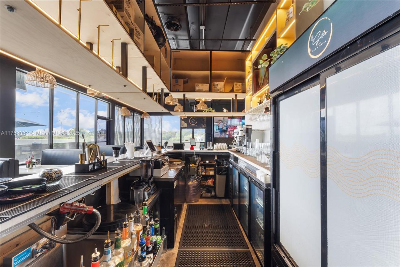 10648 Fountainbleau Blvd, Miami, FL 33172 Photo