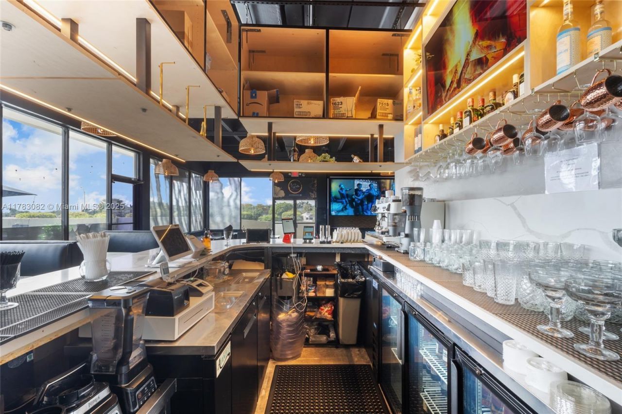 10648 Fountainbleau Blvd, Miami, FL 33172 Photo