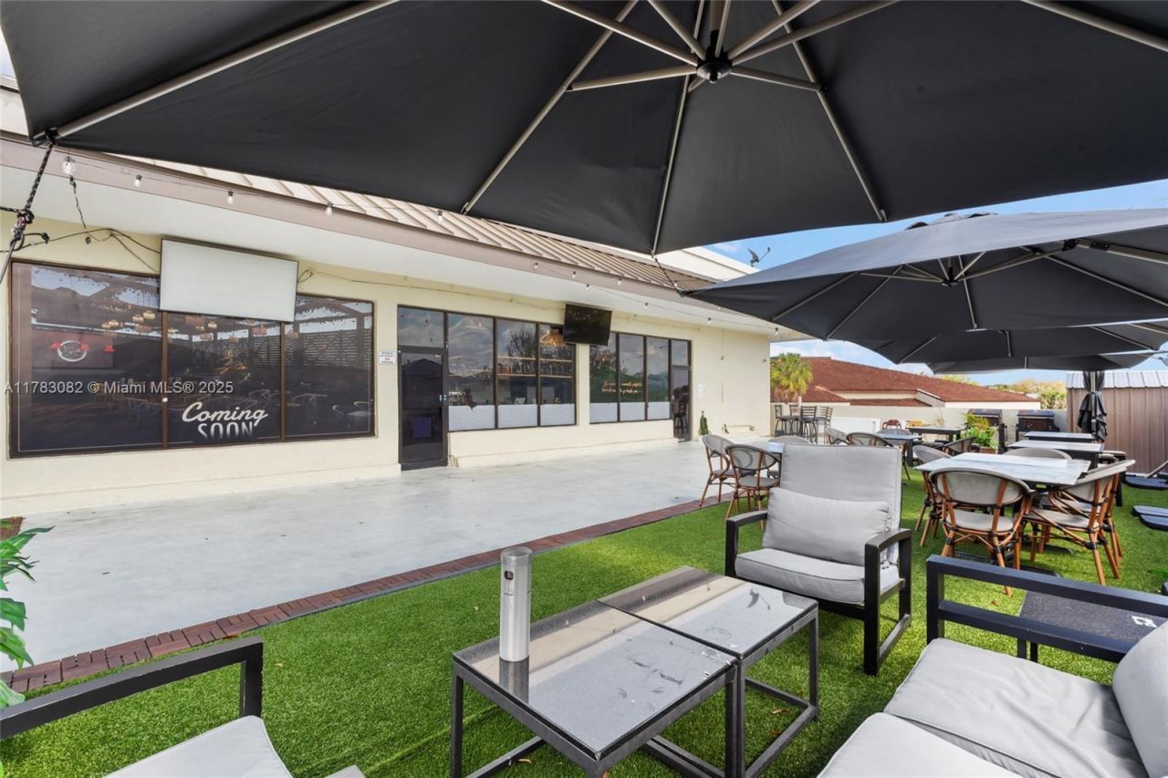 10648 Fountainbleau Blvd, Miami, FL 33172 Photo