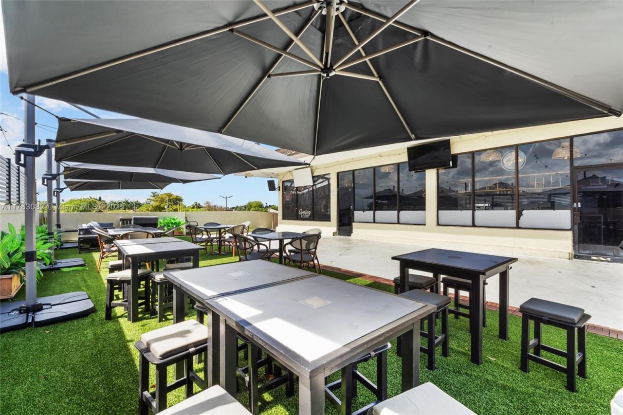 10648 Fountainbleau Blvd, Miami, FL 33172 Photo