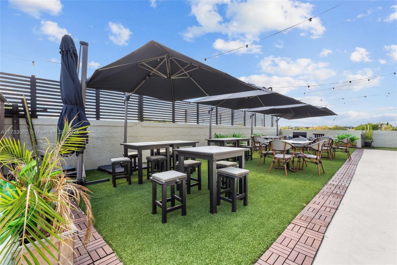 10648 Fountainbleau Blvd, Miami, FL 33172 Photo