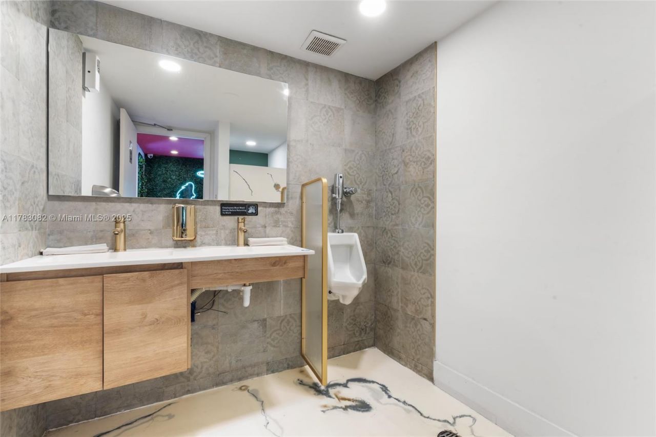 10648 Fountainbleau Blvd, Miami, FL 33172 Photo