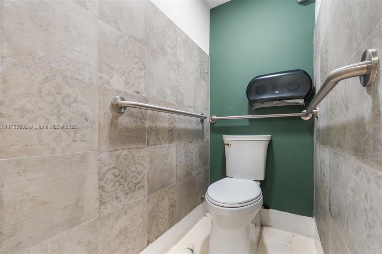 10648 Fountainbleau Blvd, Miami, FL 33172 Photo