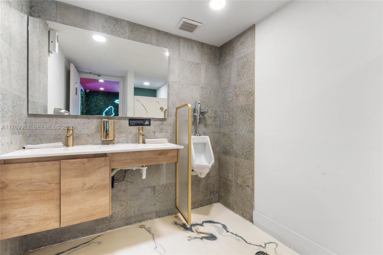 10648 Fountainbleau Blvd, Miami, FL 33172 Photo