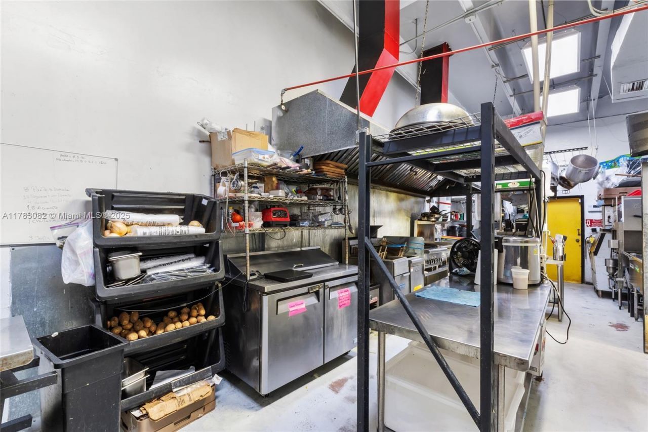 10648 Fountainbleau Blvd, Miami, FL 33172 Photo