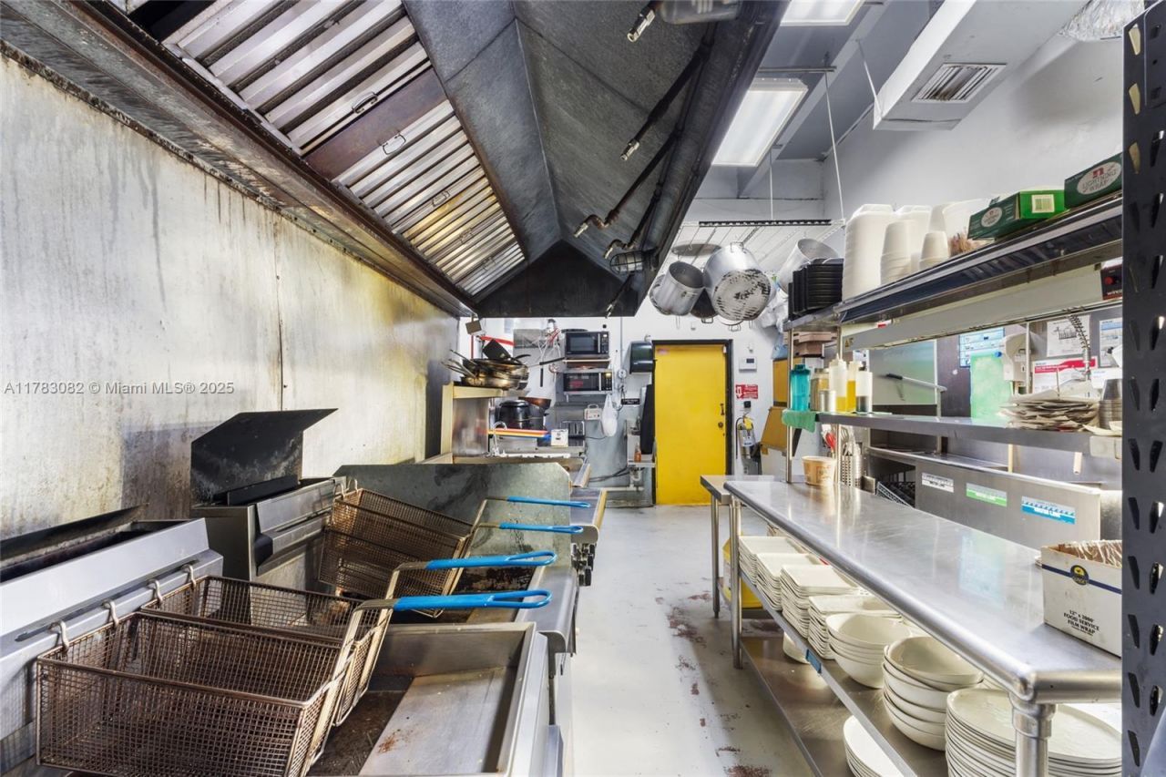 10648 Fountainbleau Blvd, Miami, FL 33172 Photo