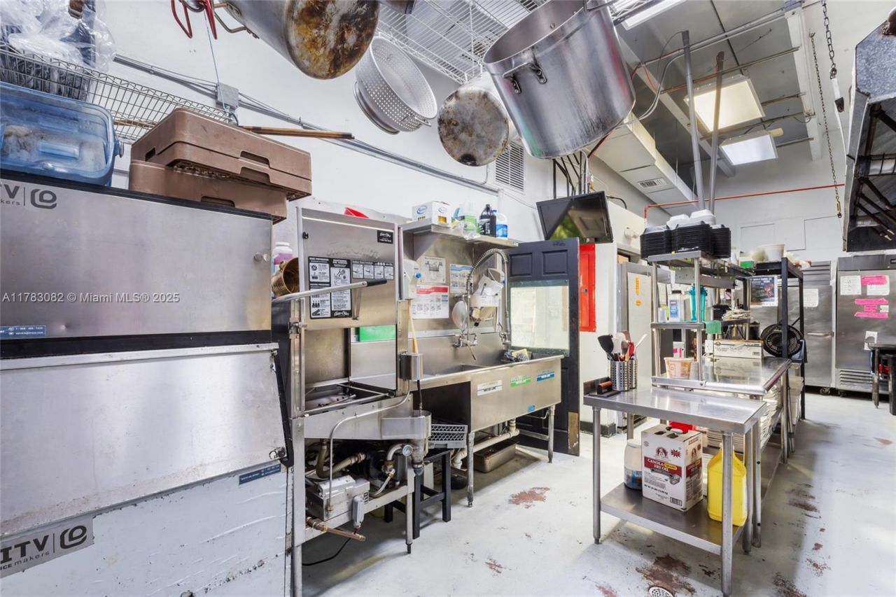 10648 Fountainbleau Blvd, Miami, FL 33172 Photo