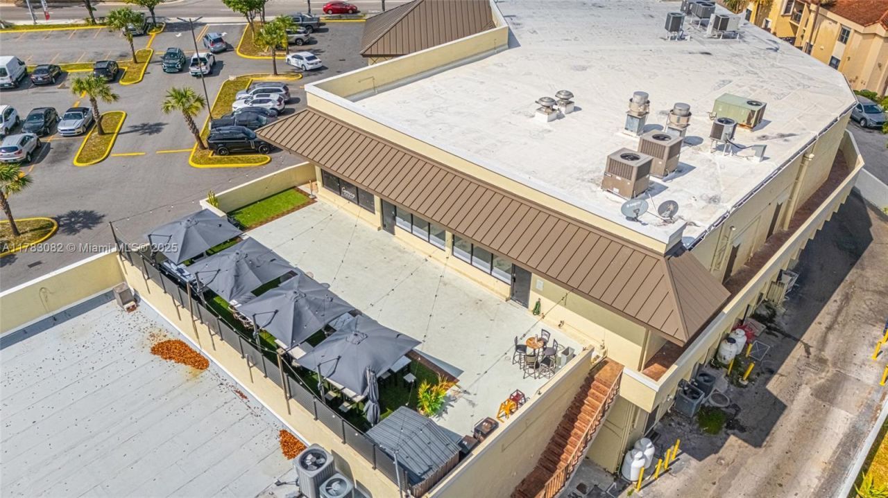 10648 Fountainbleau Blvd, Miami, FL 33172 Photo