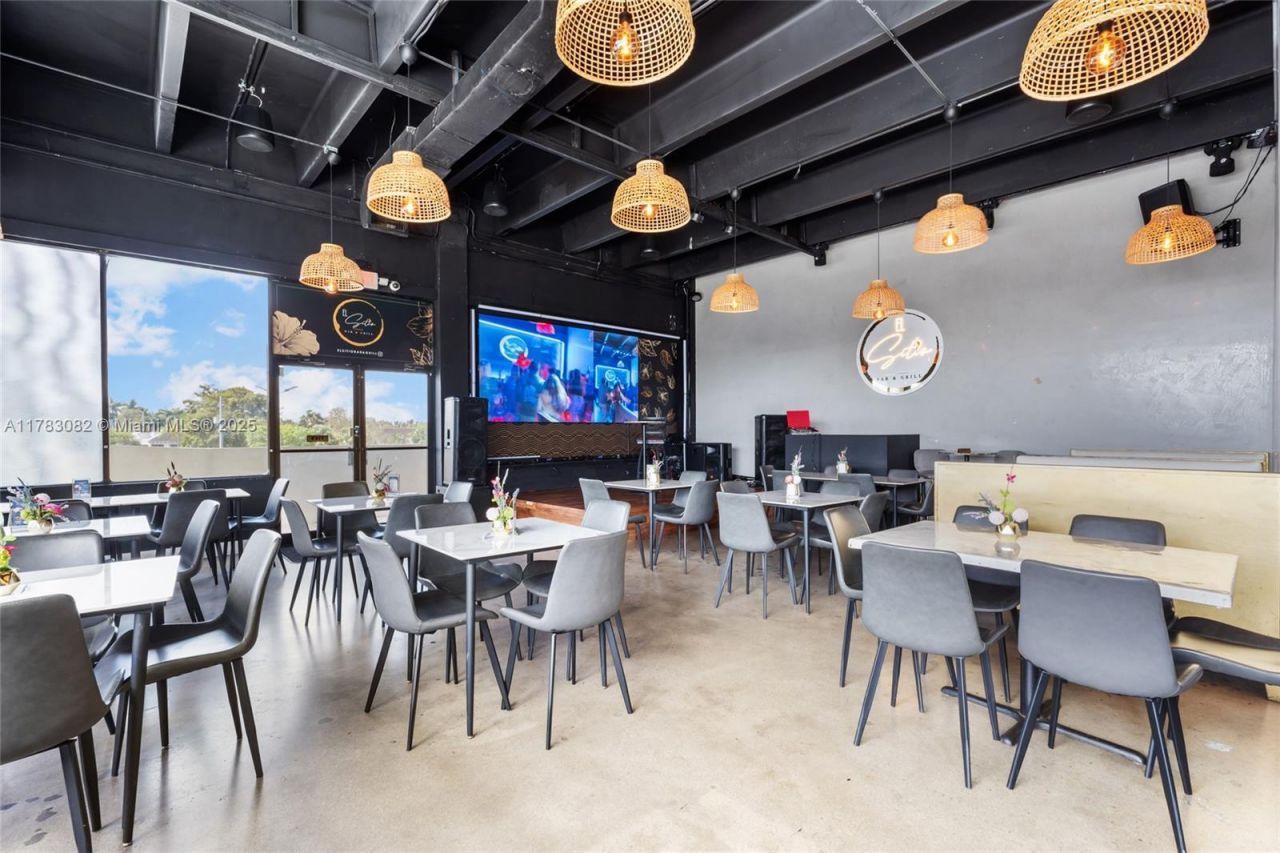 10648 Fountainbleau Blvd, Miami, FL 33172 Photo