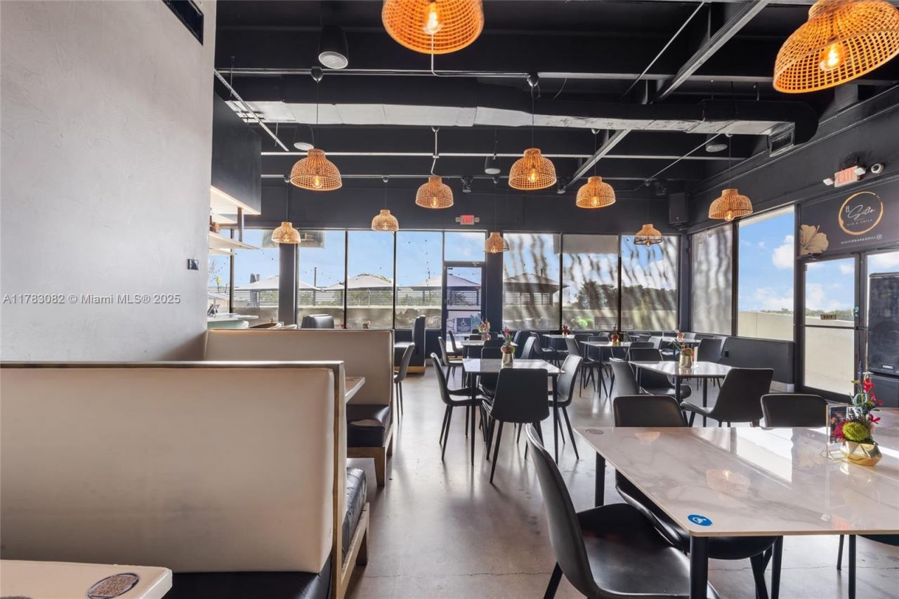 10648 Fountainbleau Blvd, Miami, FL 33172 Photo