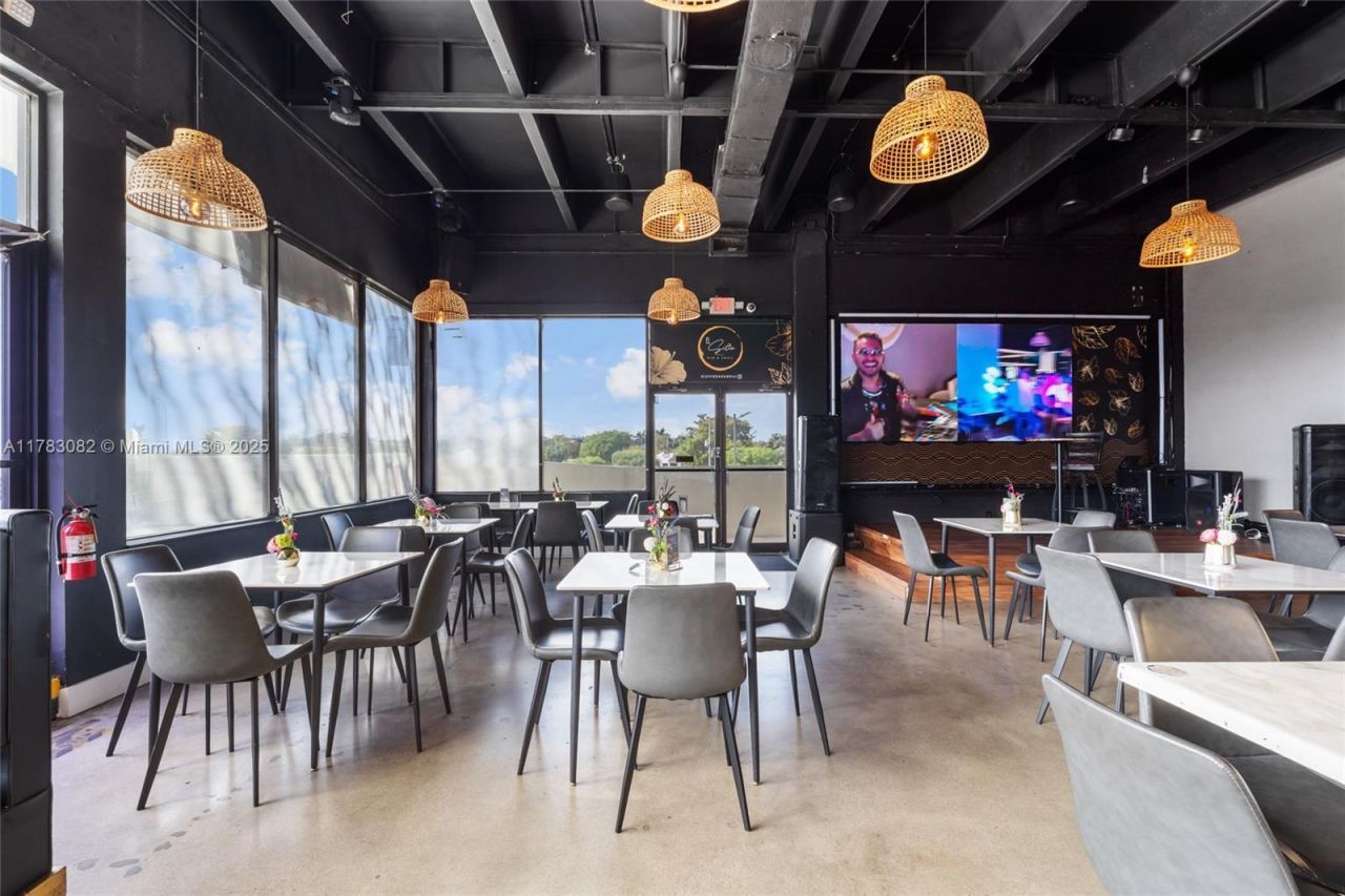 10648 Fountainbleau Blvd, Miami, FL 33172 Photo