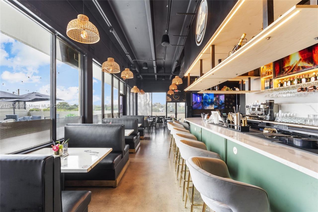 10648 Fountainbleau Blvd, Miami, FL 33172 Photo