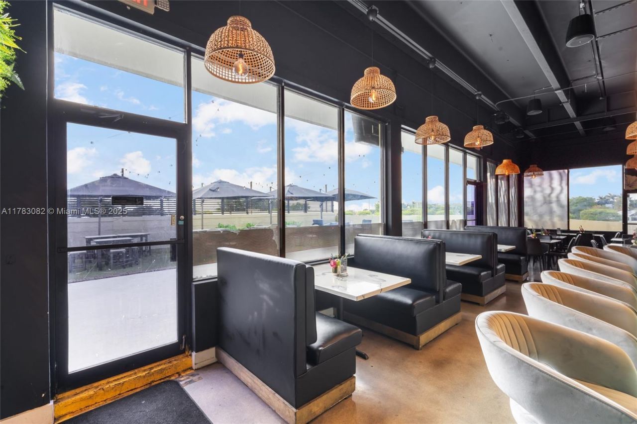 10648 Fountainbleau Blvd, Miami, FL 33172 Photo