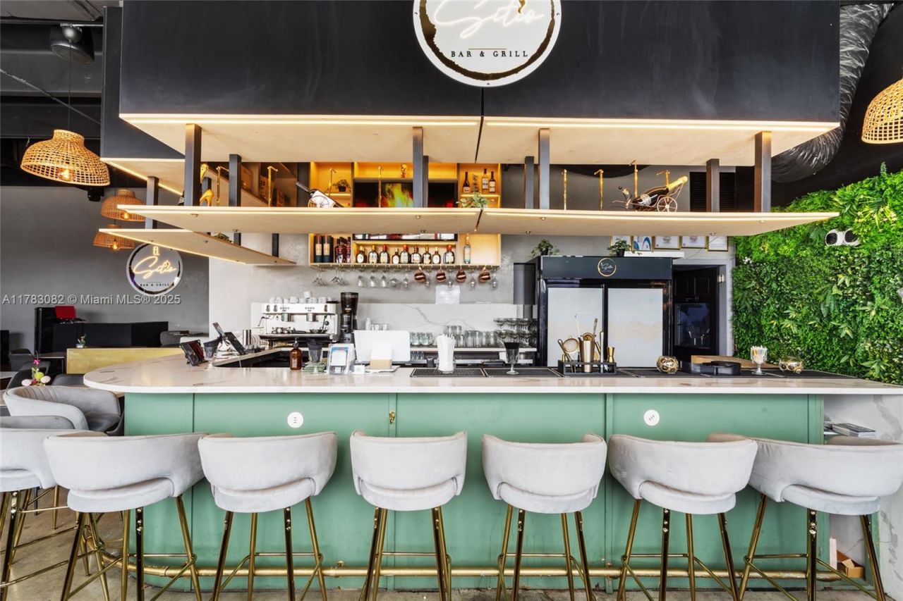 10648 Fountainbleau Blvd, Miami, FL 33172 Photo