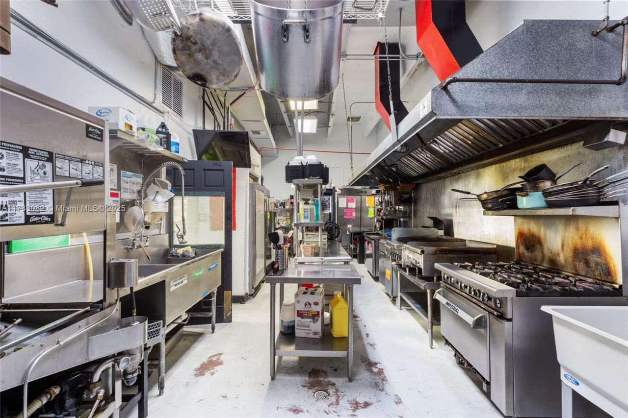 10648 Fountainbleau Blvd, Miami, FL 33172 Photo