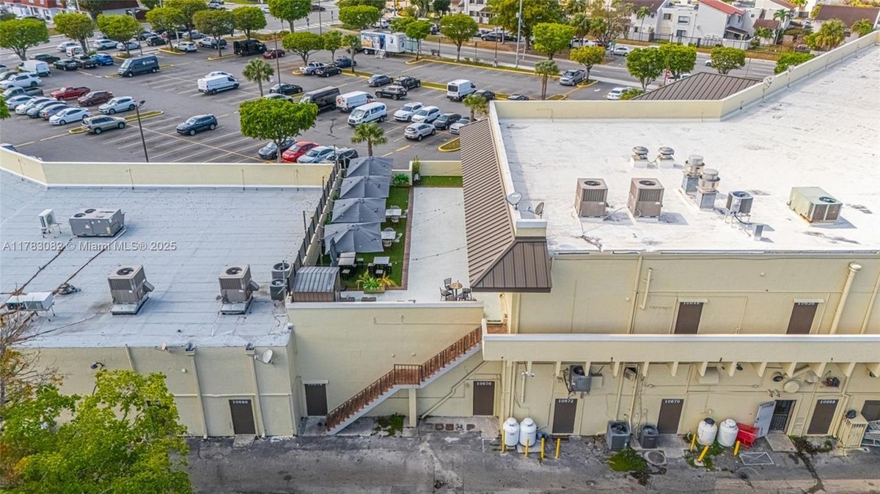 10648 Fountainbleau Blvd, Miami, FL 33172 Photo