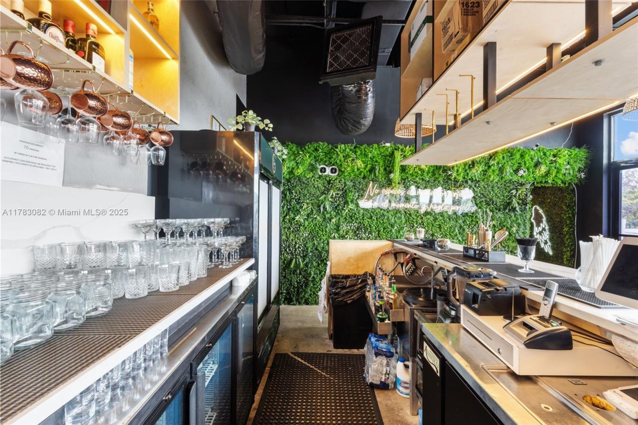 10648 Fountainbleau Blvd, Miami, FL 33172 Photo