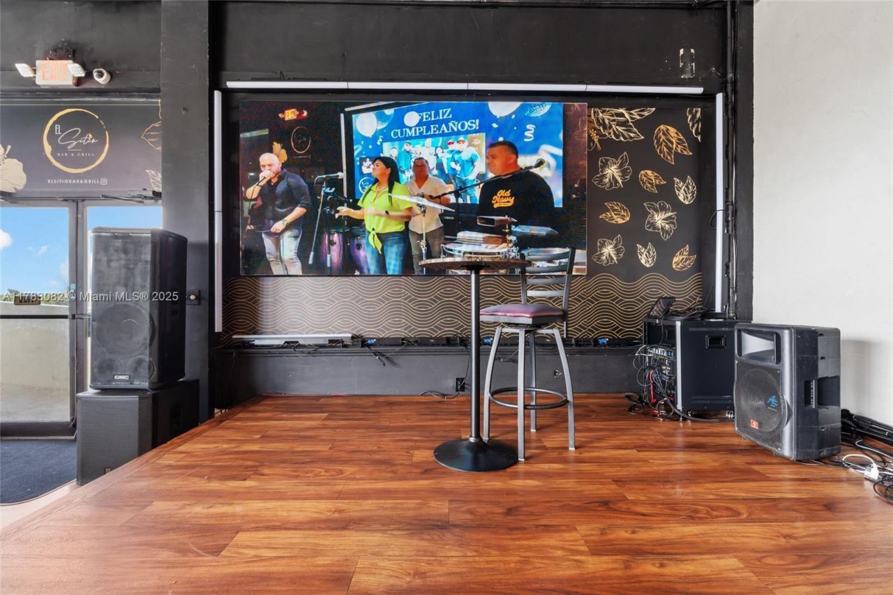 10648 Fountainbleau Blvd, Miami, FL 33172 Photo