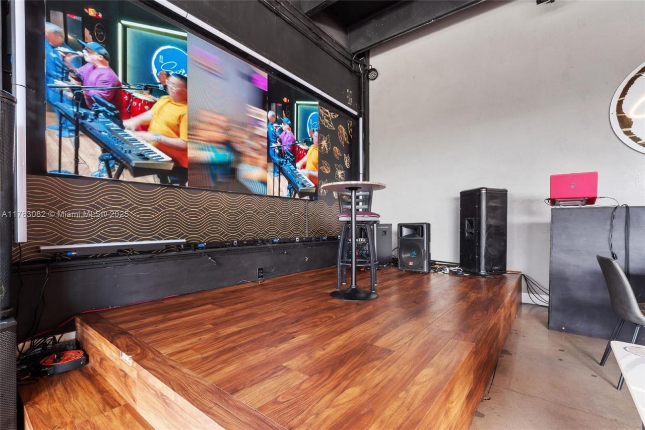 10648 Fountainbleau Blvd, Miami, FL 33172 Photo