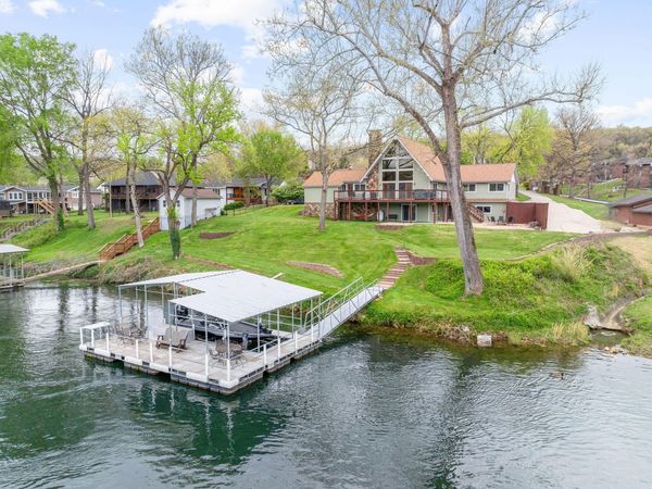 179 Wilshire Drive, Hollister, MO 65672