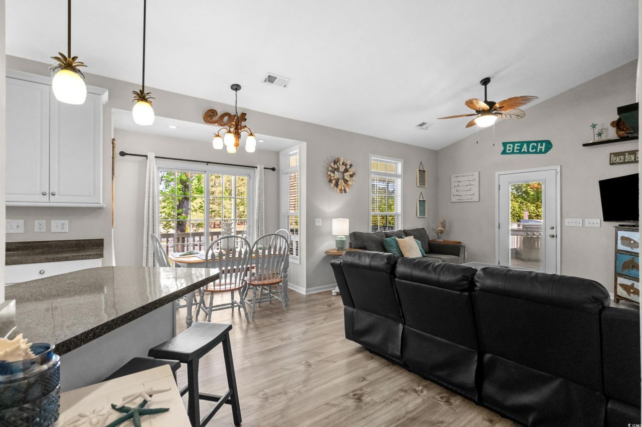 6001-8050 S Kings Hwy. Photo 15