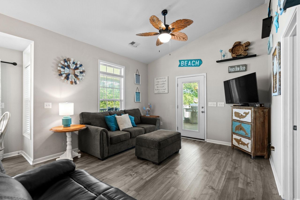 6001-8050 S Kings Hwy. Photo 17