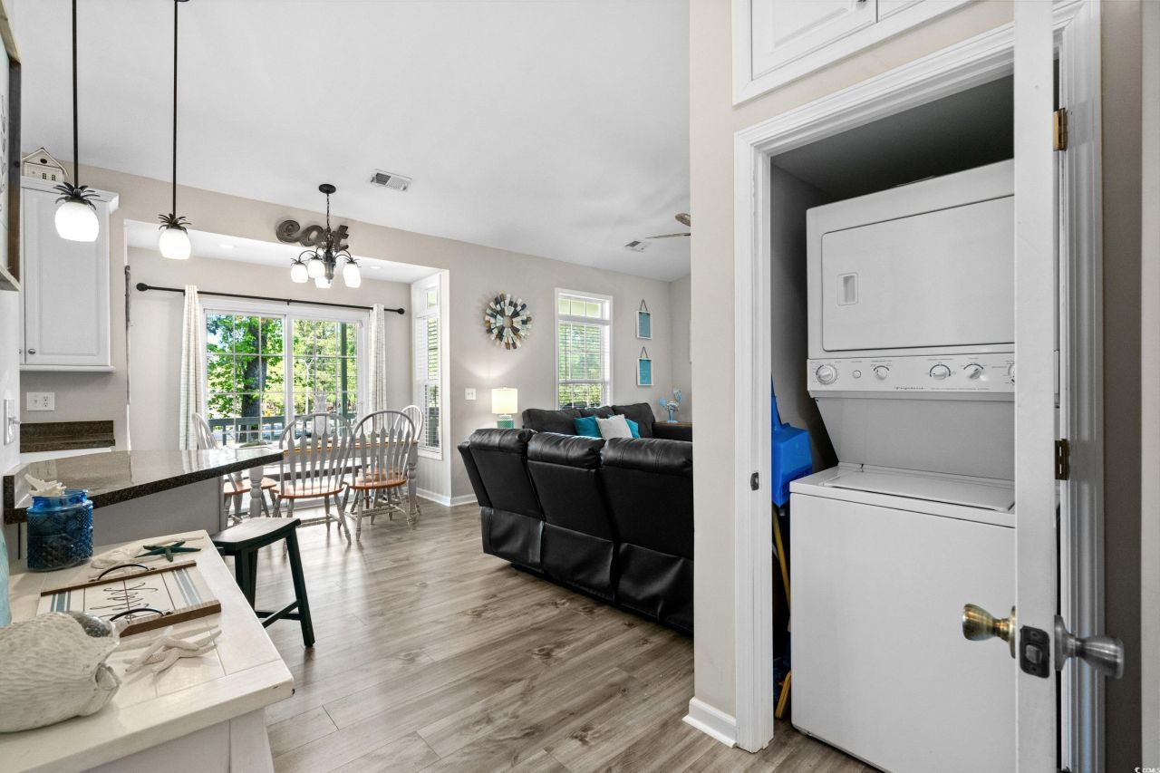 6001-8050 S Kings Hwy. Photo 36