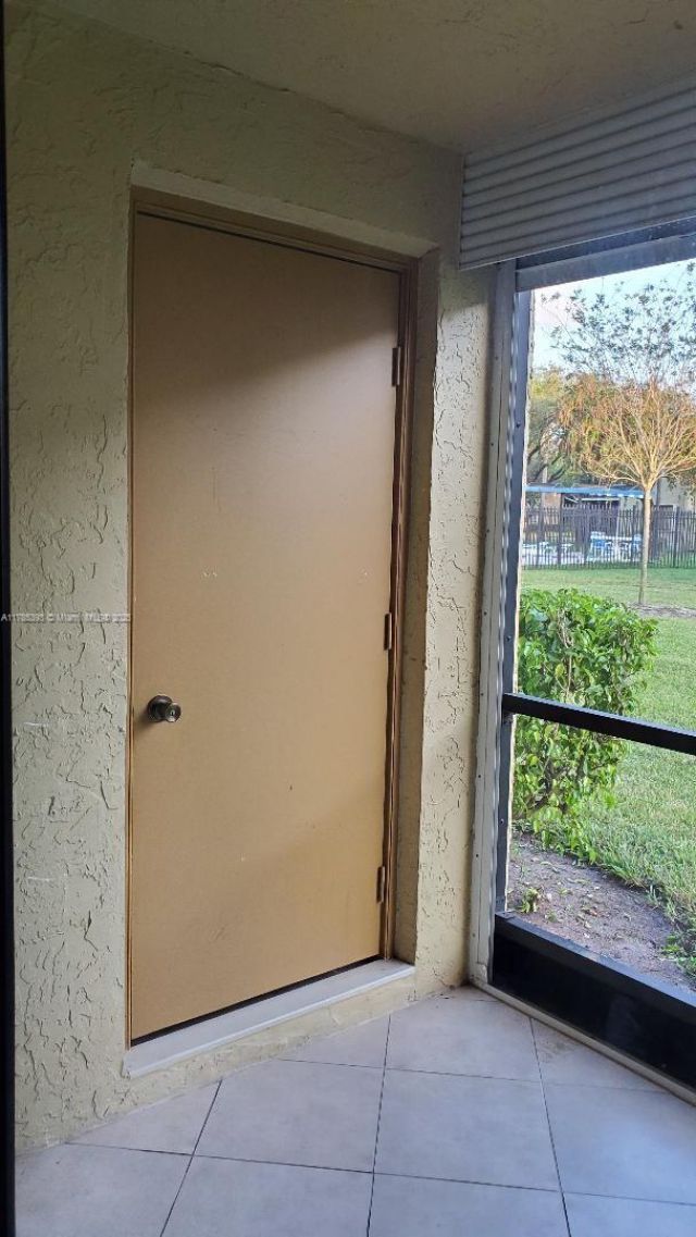 307 Lakeview Dr, Unit 102, Weston, FL 33326 Photo