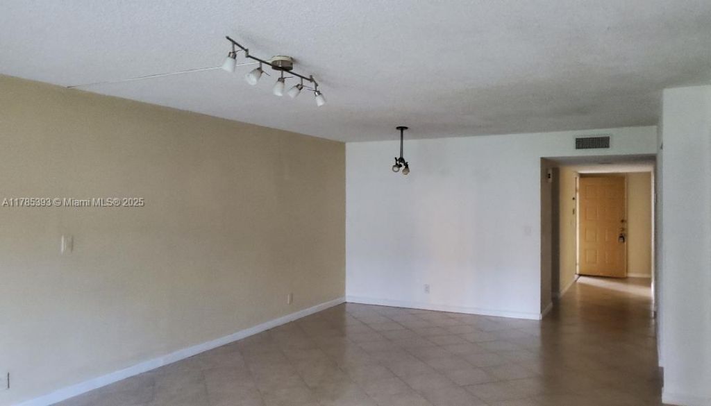 307 Lakeview Dr, Unit 102, Weston, FL 33326 Photo